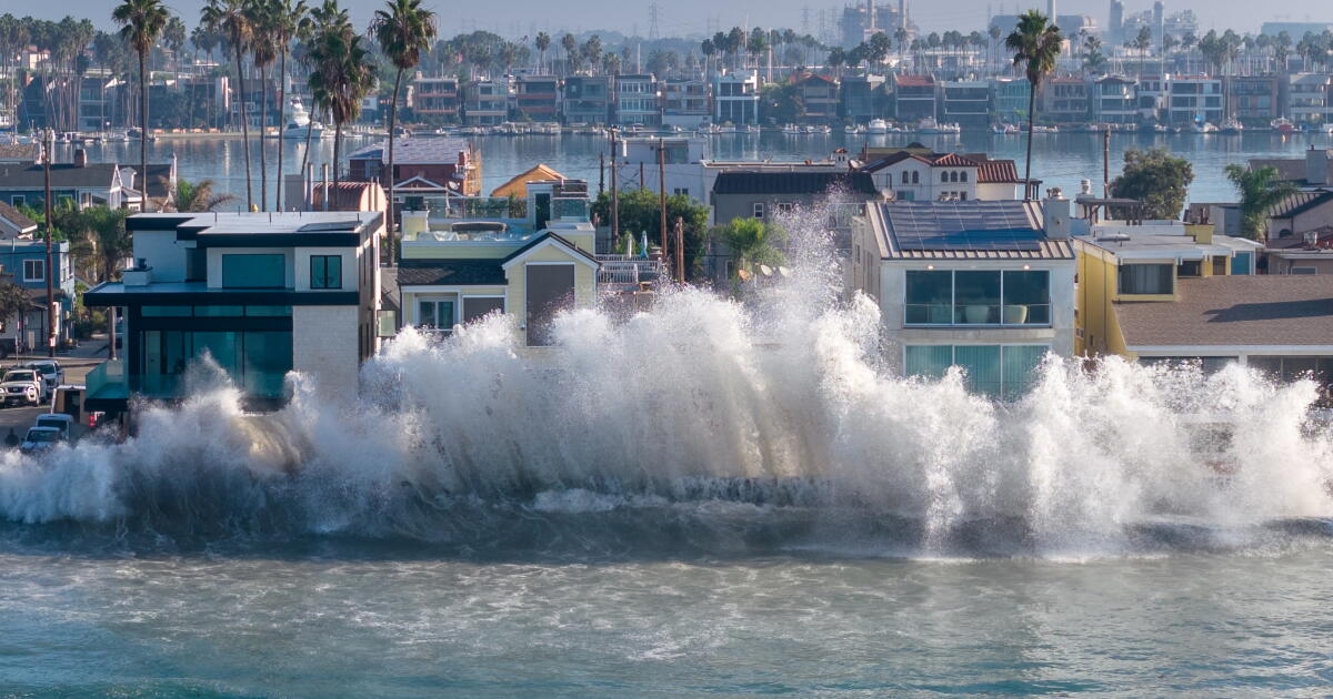 Exceptionally high tides will swamp California. Here's when