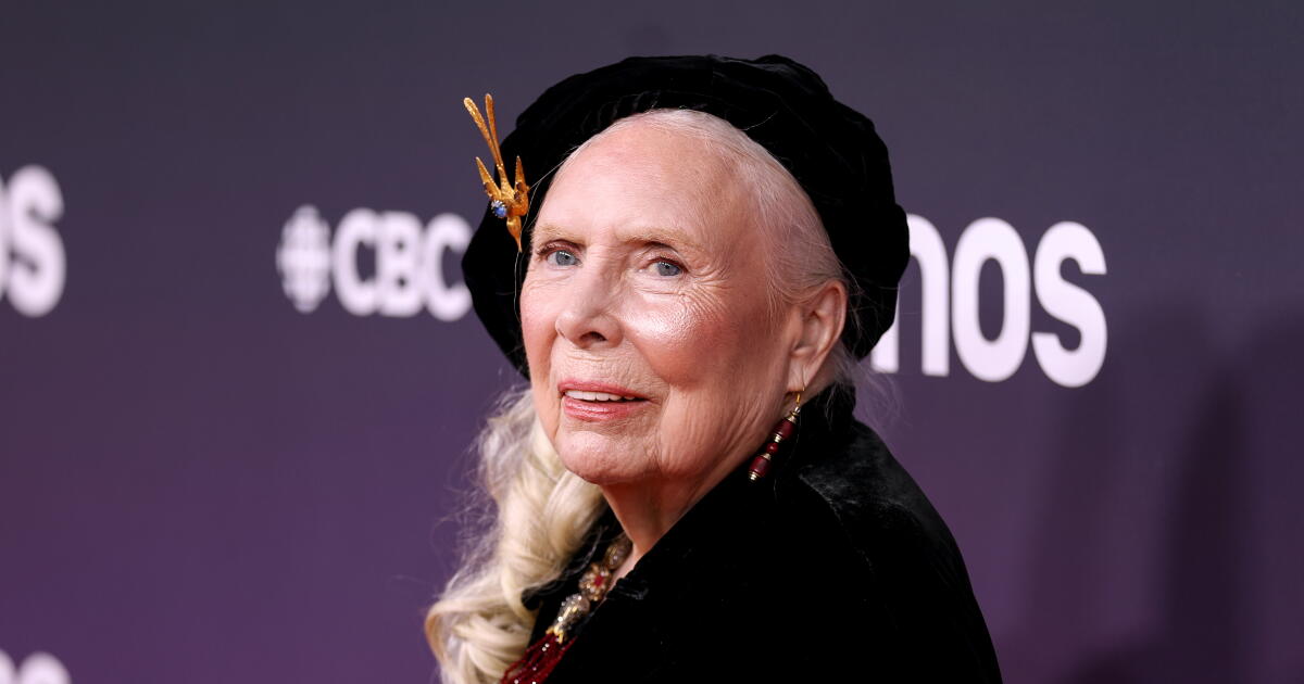 Joni Mitchell celebrates citizenship after 62 years living in the U.S.