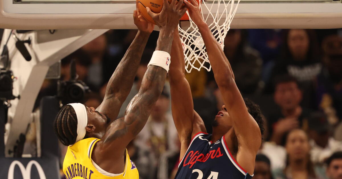 How Jarred Vanderbilt led the Lakers' bench unit against the Clippers