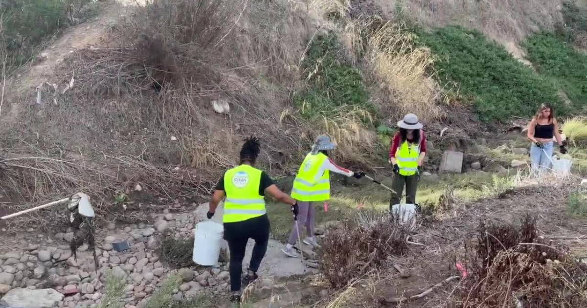 San Diego neighbors clear storm drains to prepare for El Niño winter