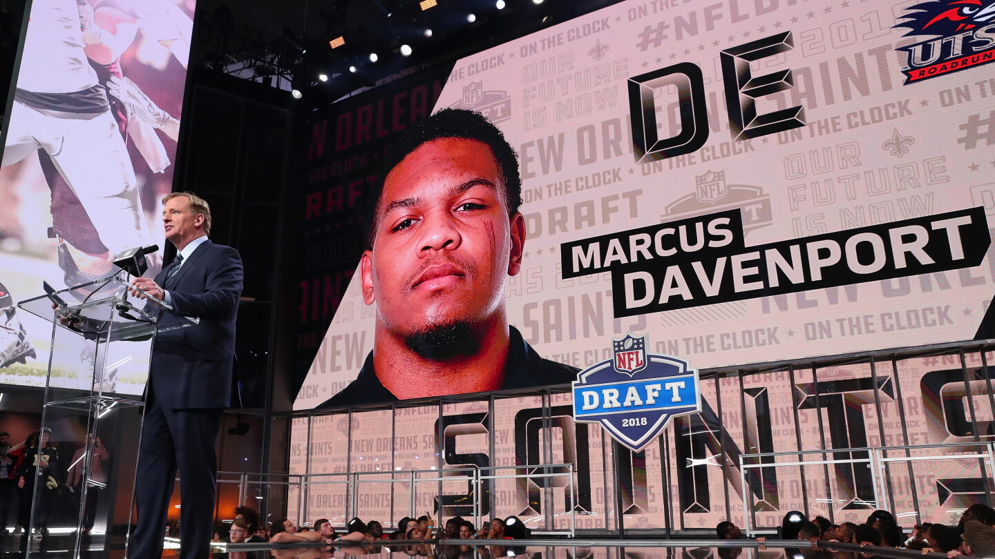 Marcus Davenport will retire from football