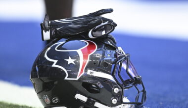 Seven Texans sit out Wednesday's practice with injuries