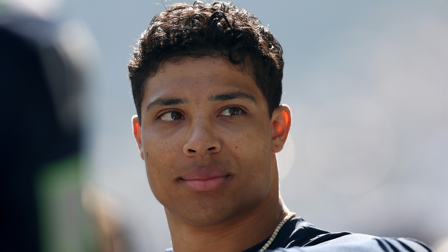 Seahawks sent mixed signals about whether Zach Charbonnet would play on Sunday
