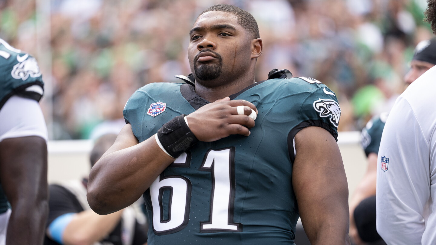 Undersized offensive lineman Willie Lampkin set to start for the Eagles on Sunday