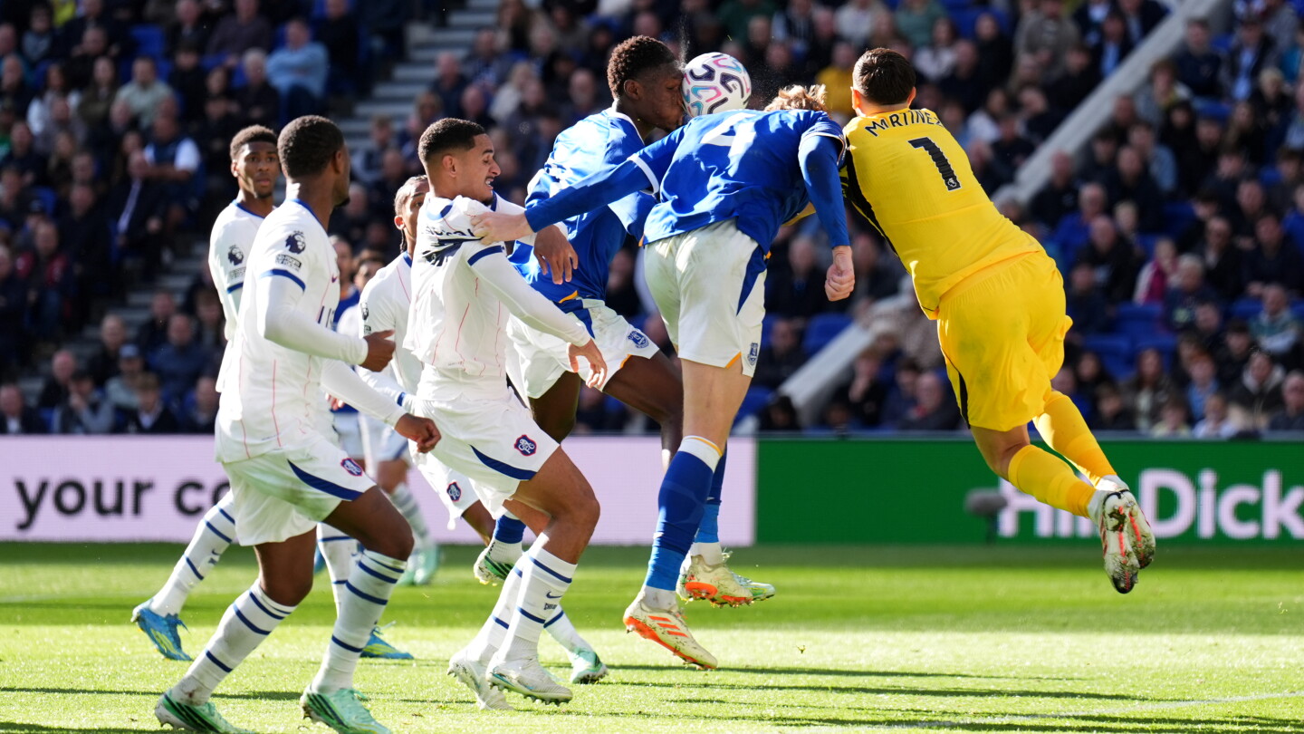 Emiliano Martinez injury update: Chelsea star stretchered off, in hospital after scary collision at Everton