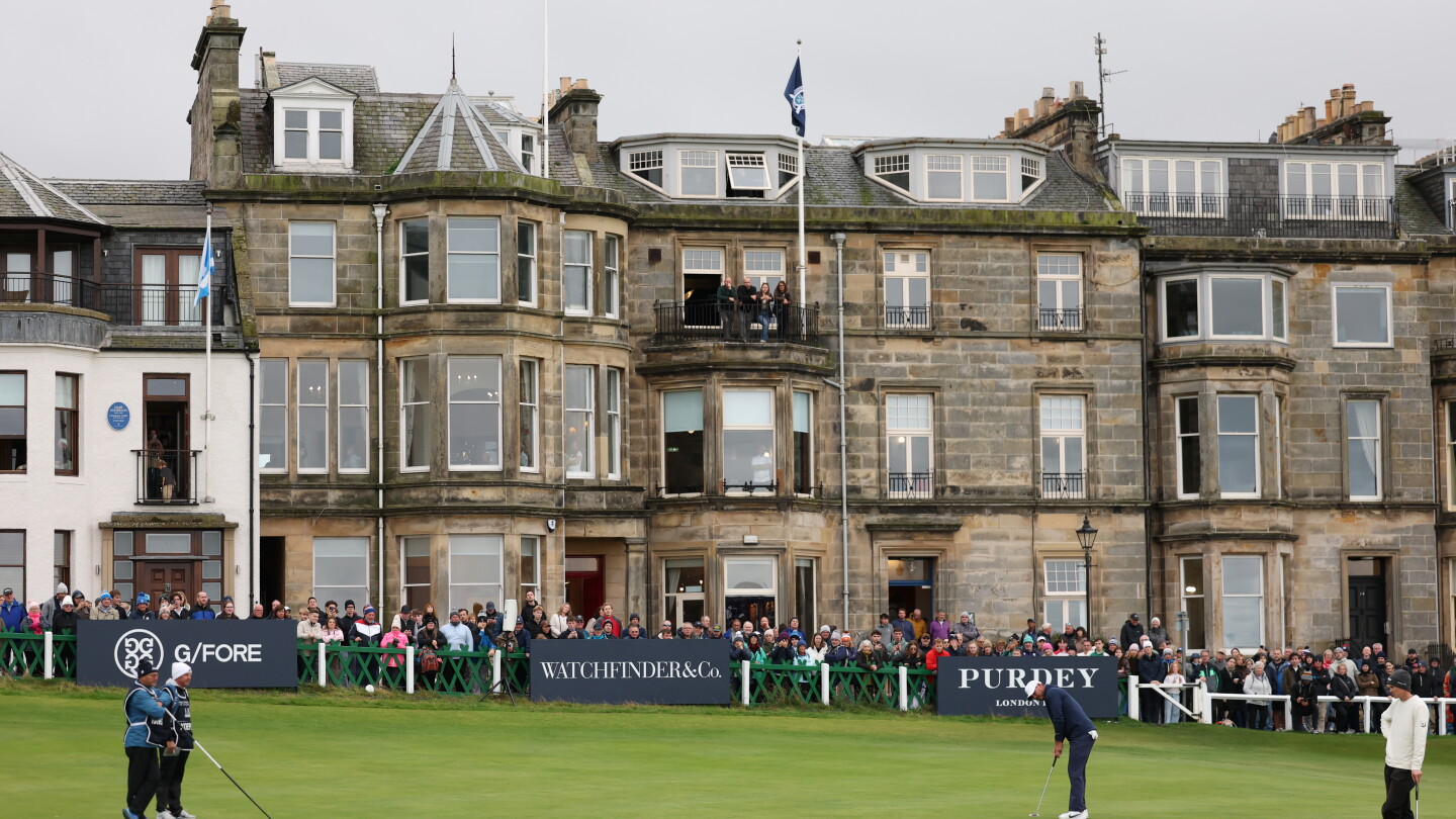 Brooks Koepka eagles final hole at St. Andrews to wrap up season