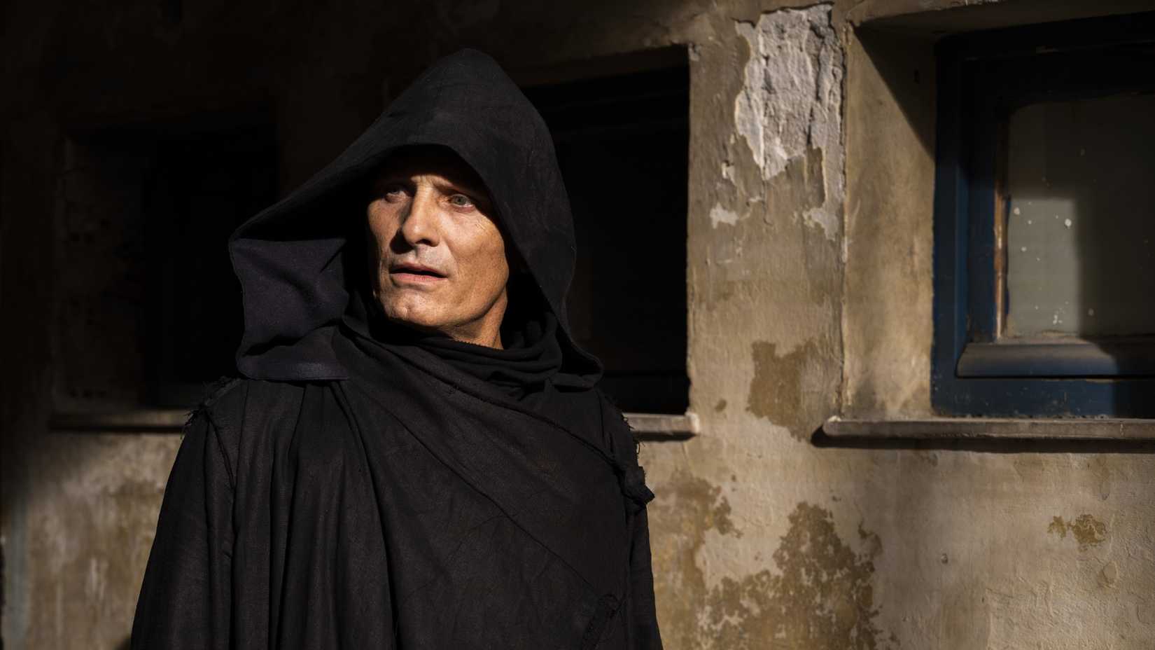 Viggo Mortensen as Saul Tenser in Crimes of the Future