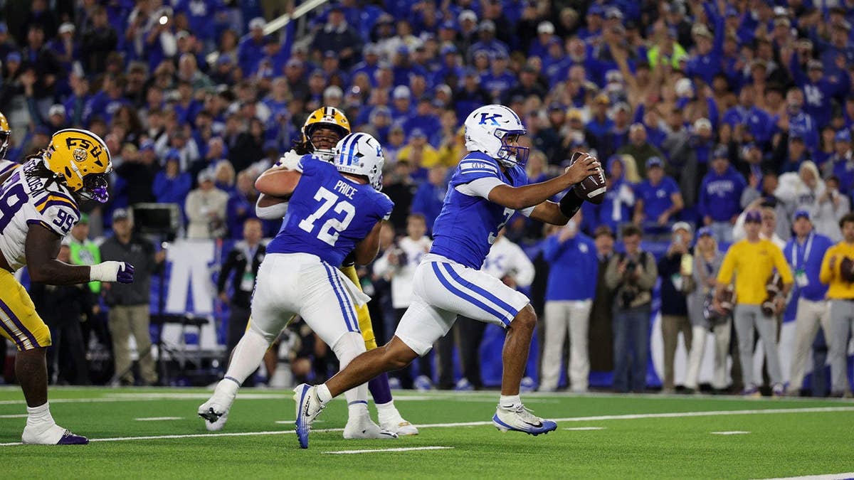 Kentucky Wildcats quarterback Kenny Minchey