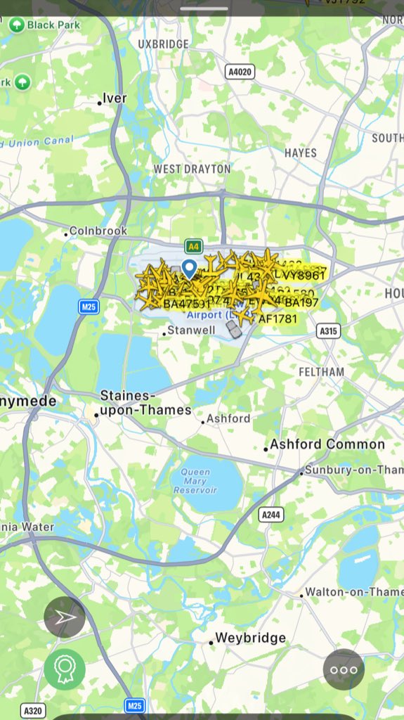 Flight radar map of London Heathrow Airport area showing many planes.
