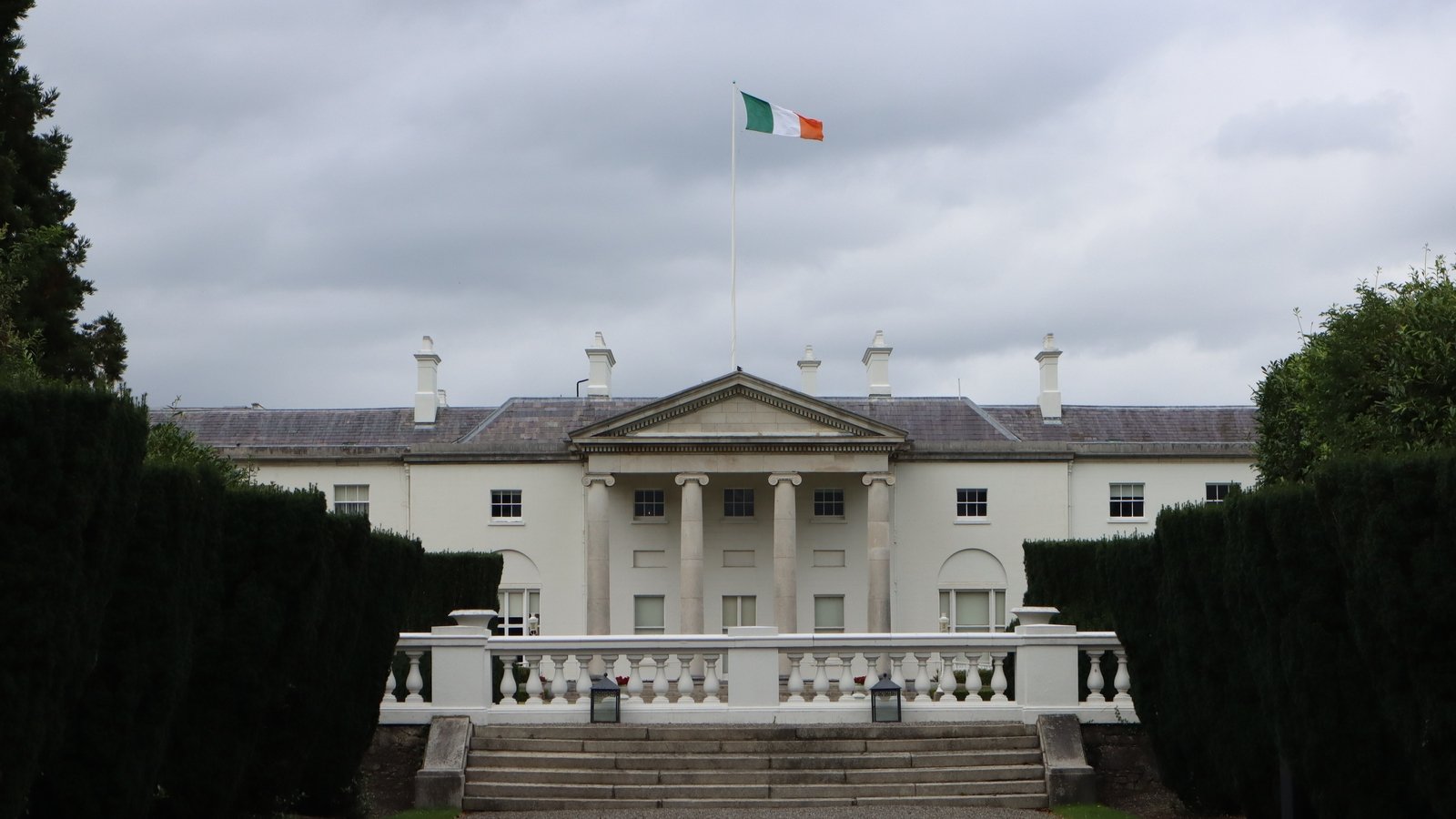 Two runners so far as race for Áras sparks into life