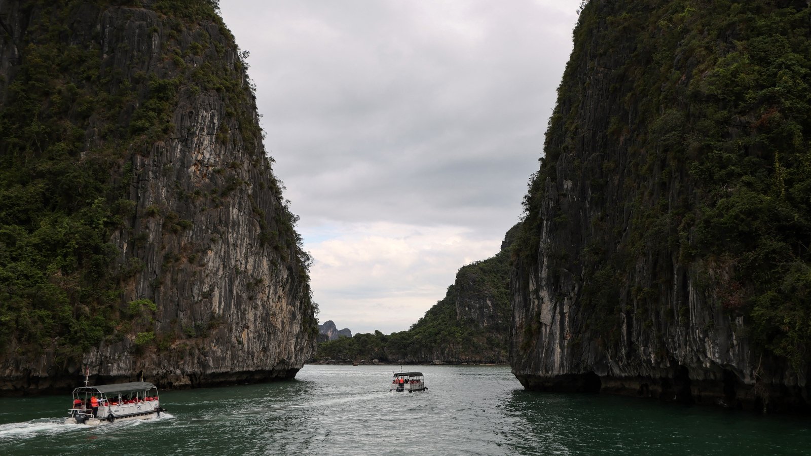 At least 28 dead after tourist boat capsizes in Vietnam