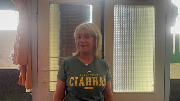 Geraldine O'Sullivan stands in a pub.