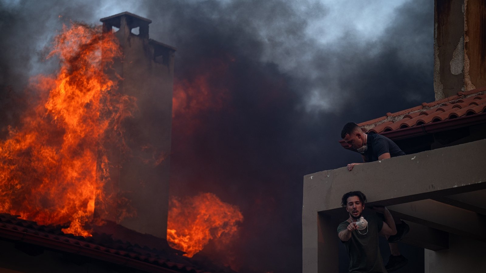 Greece gets EU help to battle disastrous wildfires