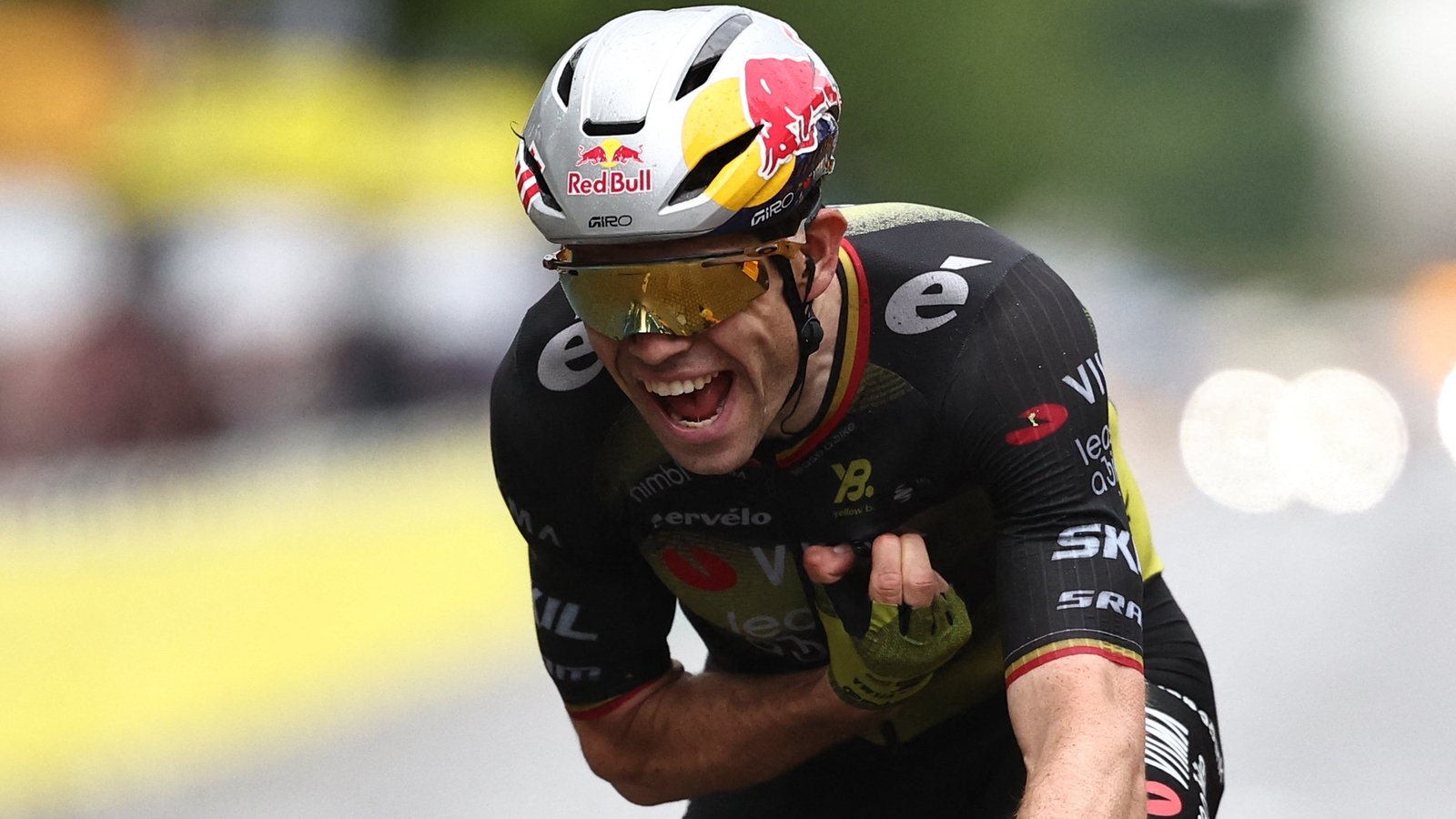 Van Aert wins in Paris as Pogacar secures yellow jersey