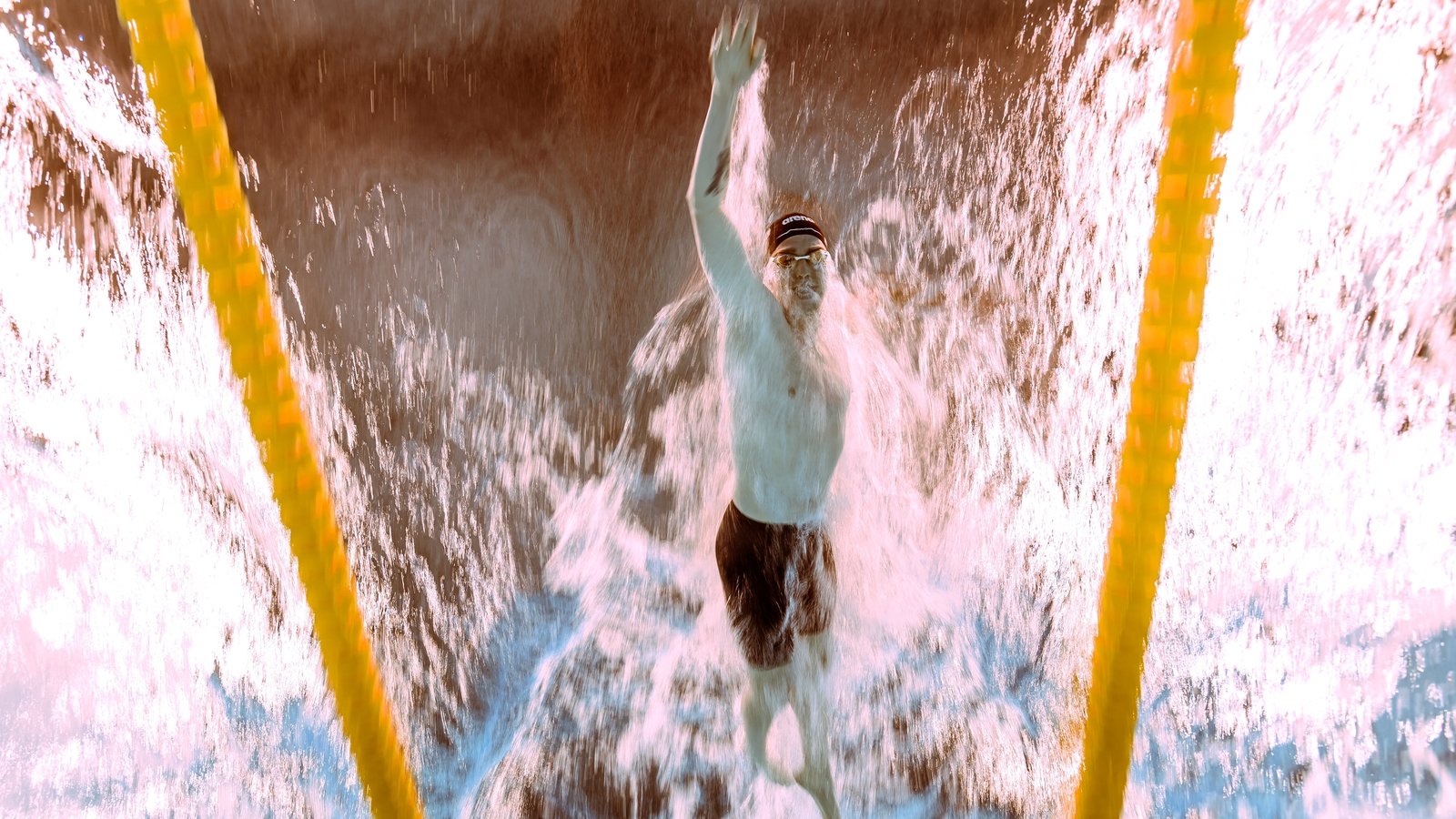 'Weak' Wiffen survives Singapore scare to make final