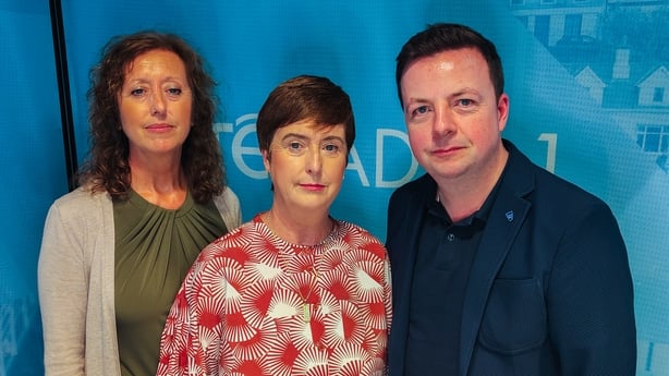 catherine wrightstone and paula fay pictured with oliver callan on front of and RTÉ Radio 1 backdrop