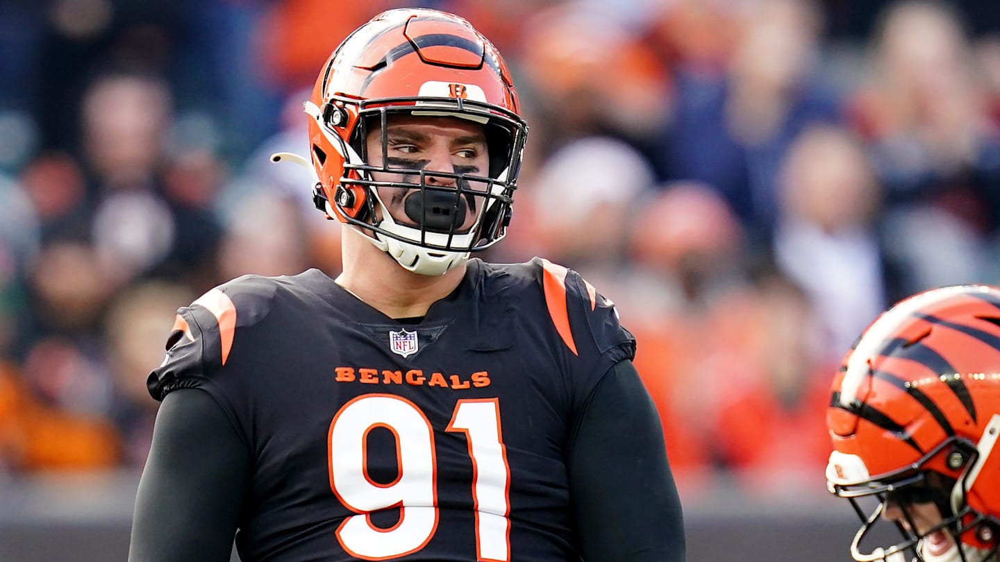 NFL Star Ends Holdout, Puts Bigger Spotlight on Bengals and Trey Hendrickson