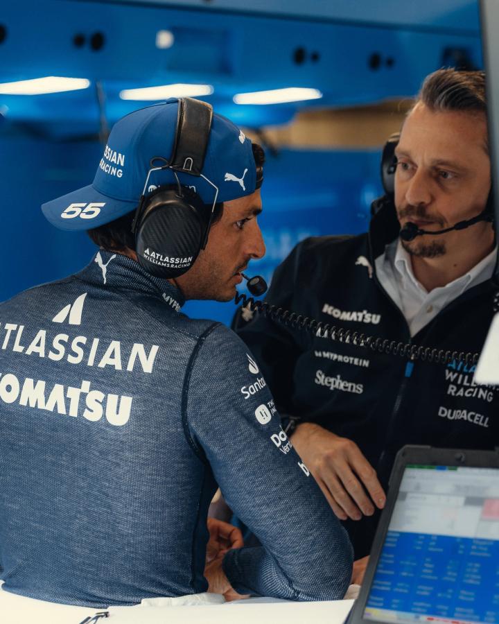 Carlos Sainz with his race engineer, Gaetan Jego at the 2025 Belgian Grand Prix