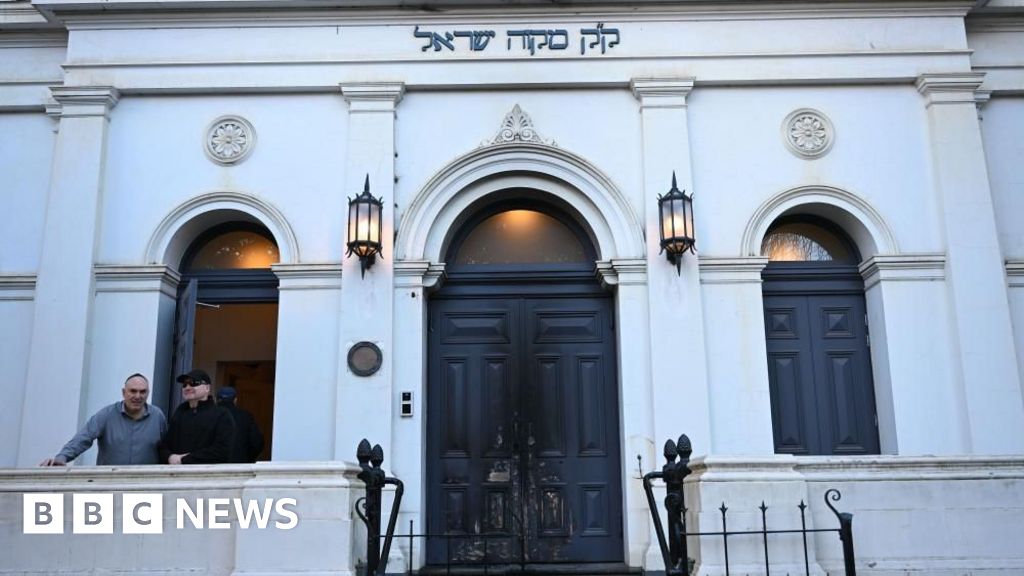 Australian PM vows 'full force of law' after arson attack at Melbourne synagogue