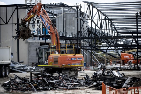Public wreck centre: Demolition of the collapsed roof structure in March 2023.