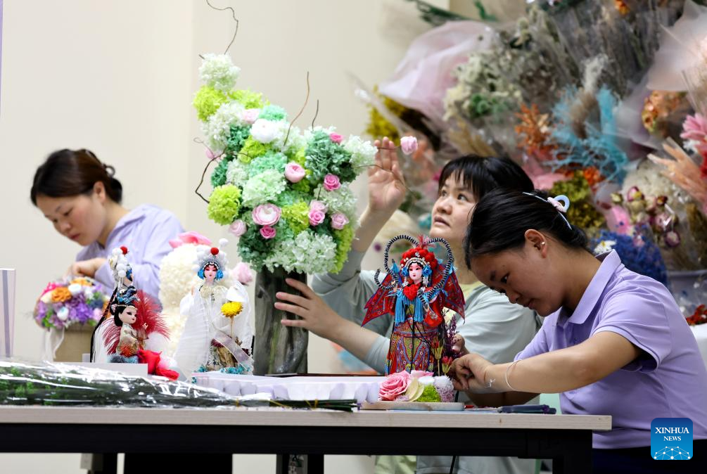 In pics: Dounan Flower Market in Kunming