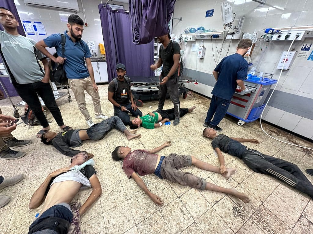 Palestinian casualties, who were seeking aid on Wednesday in Khan Younis, are brought into Nasser Hospital in the southern Gaza Strip, on July 16, 2025. (Photo: Moaz Abu Taha/APA Images)