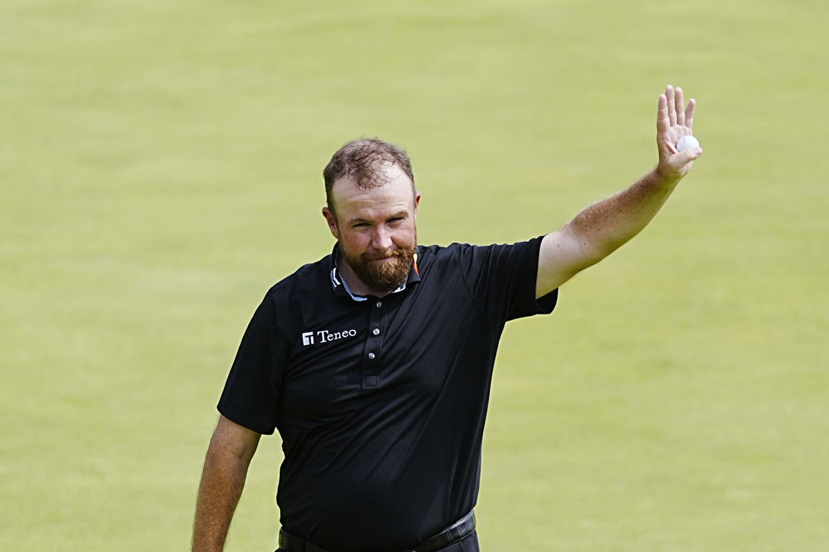 Shane Lowry offers hope to chasing pack at Open with final-round 66