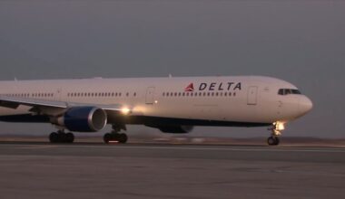 Federal agents 'stormed the cockpit,' removed Delta co-pilot after flight landed at San Francisco International Airport