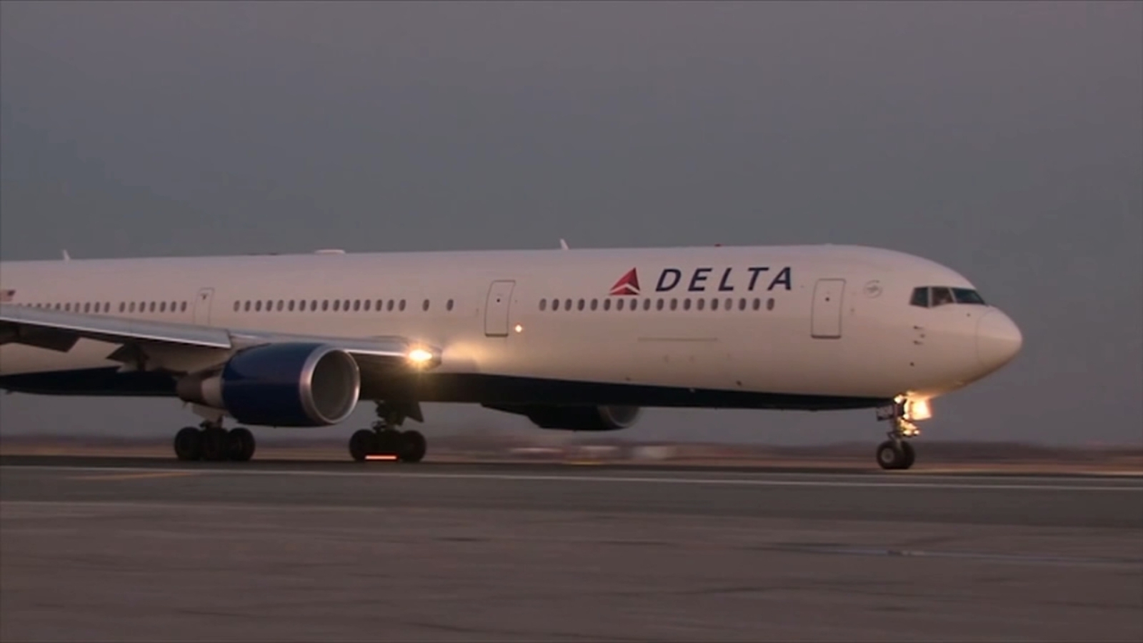 Federal agents 'stormed the cockpit,' removed Delta co-pilot after flight landed at San Francisco International Airport