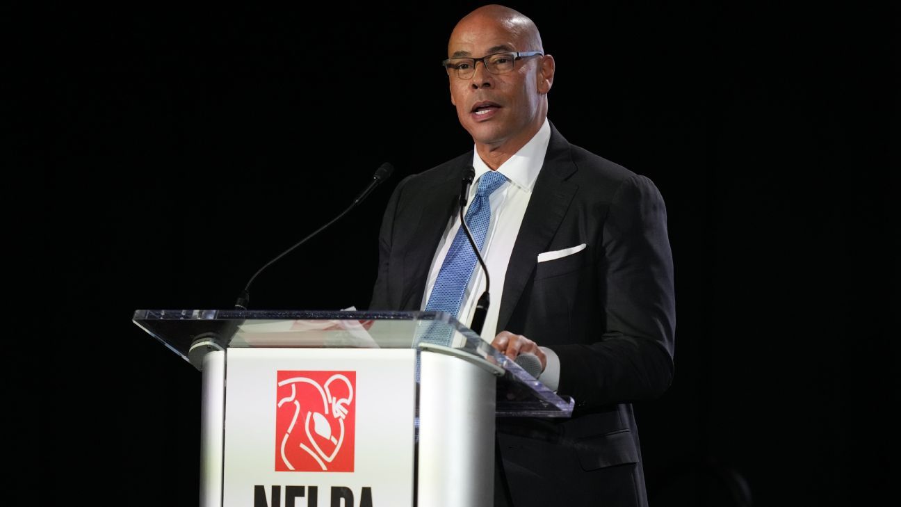 Amid scrutiny, Lloyd Howell out as NFLPA executive director