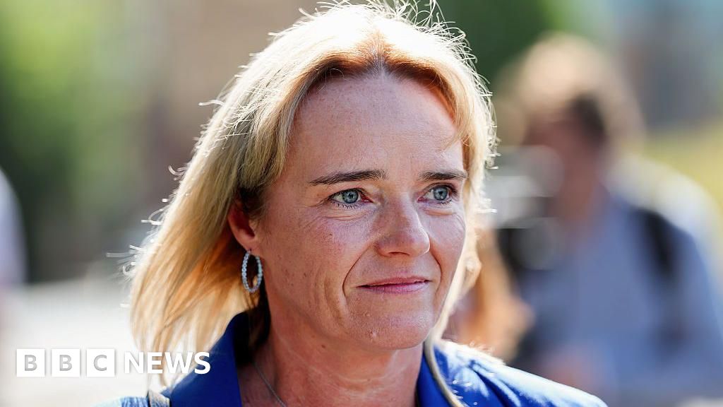 Tribunal nurse 'would not treat trans patients differently'