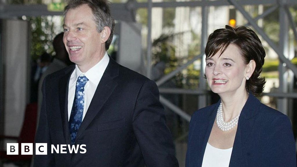 Blairs' discount designer clothes deal caused No 10 concern, files show