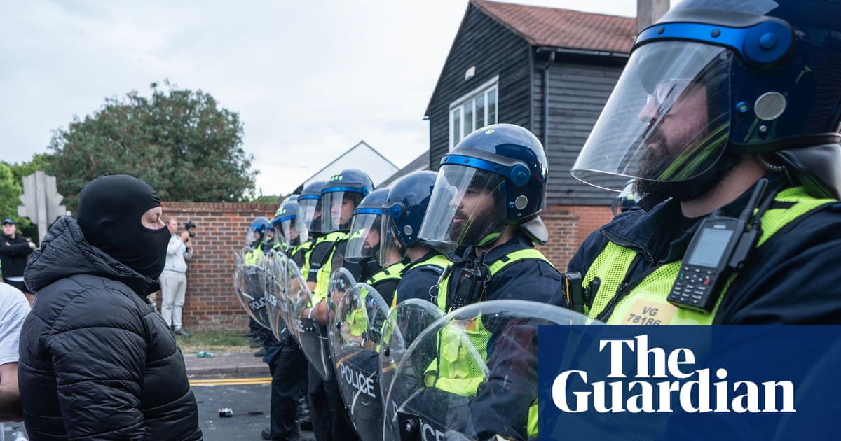 Immigration and deprivation causing UK public to lose faith in politicians, says Rayner | Immigration and asylum