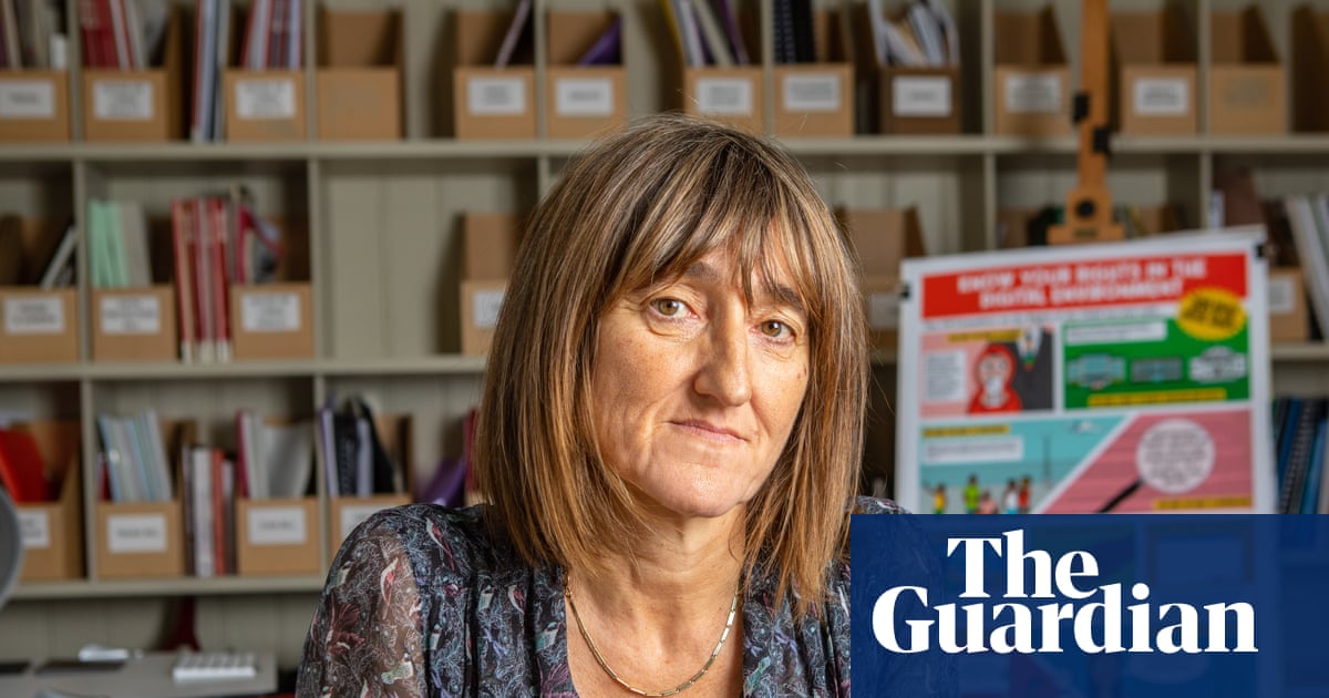 UK should act to stop children getting hooked on social media ‘dopamine loops’ | Internet safety