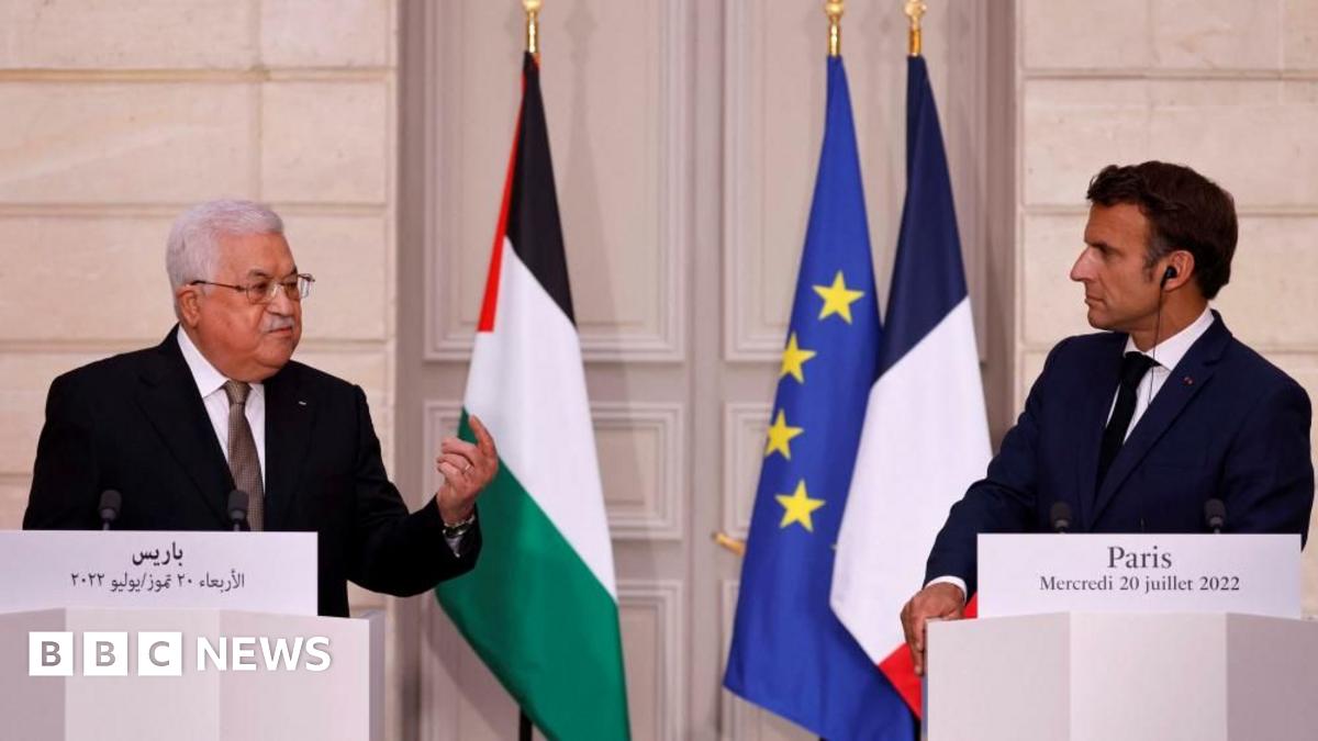 Palestinian Authority President Mahmoud Abbas (left) and French President Emmanuel Macron during talks in Paris in July 2022