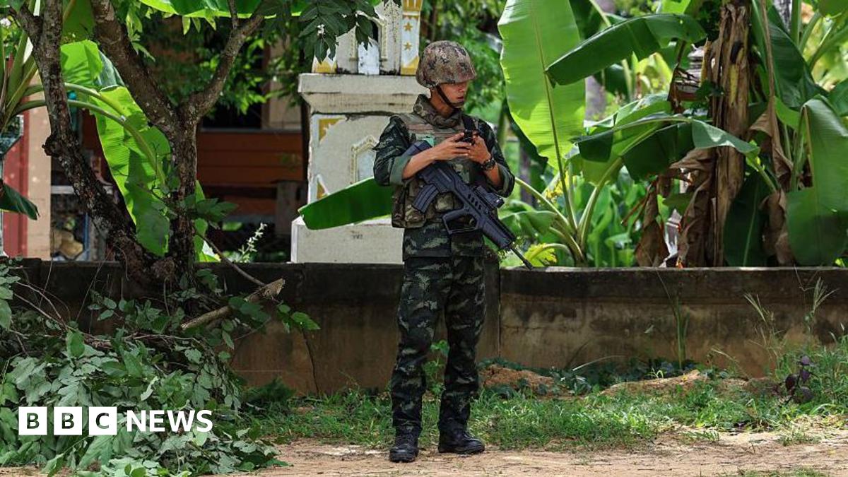 A Thai soldier stands guard in the Surin province on the border with Cambodia. Photo: 25 July 2025