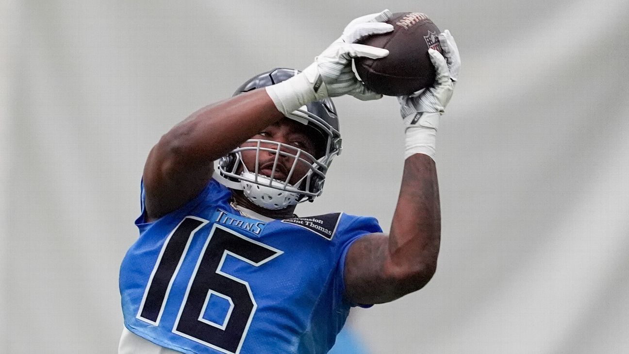 Source: Titans WR Treylon Burks suffers fractured collarbone