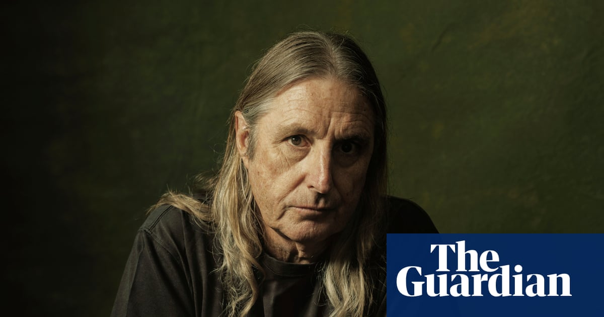 Tim Winton among 100 high-profile Australians calling for university fees that don’t ‘punish’ arts students | Australian universities