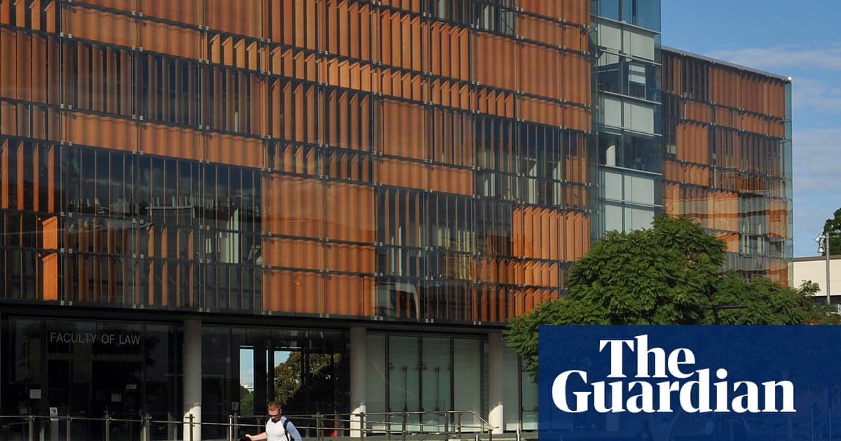 Labor’s Hecs reduction bill not the fairest way to relieve student debt, economists say | Australian education