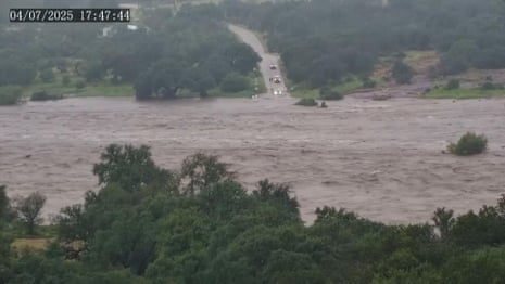 Timelapse footage shows how quickly Texas flood waters rose over causeway – video