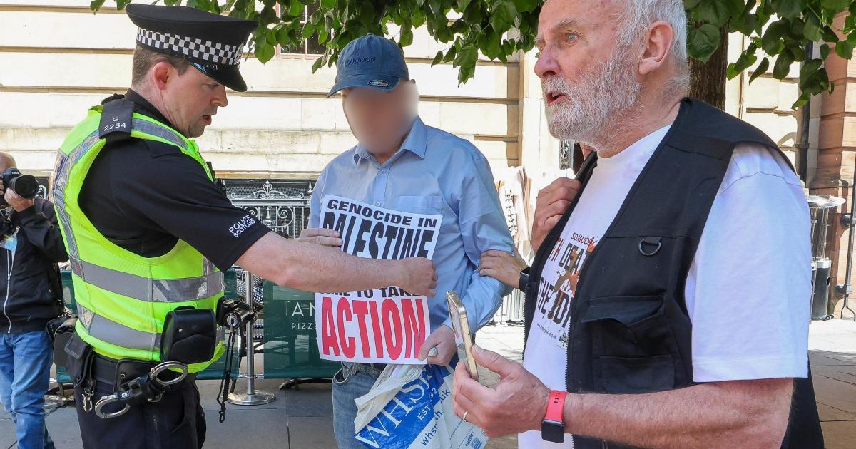 Glasgow man arrested under Terrorism Act for Palestine sign