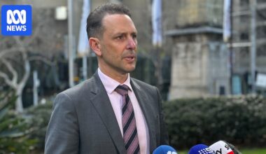 Major government cuts loom as Transport for NSW to cut almost 1,000 jobs
