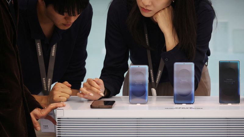 Samsung profit tumbles as it struggles to catch up in the AI chip race