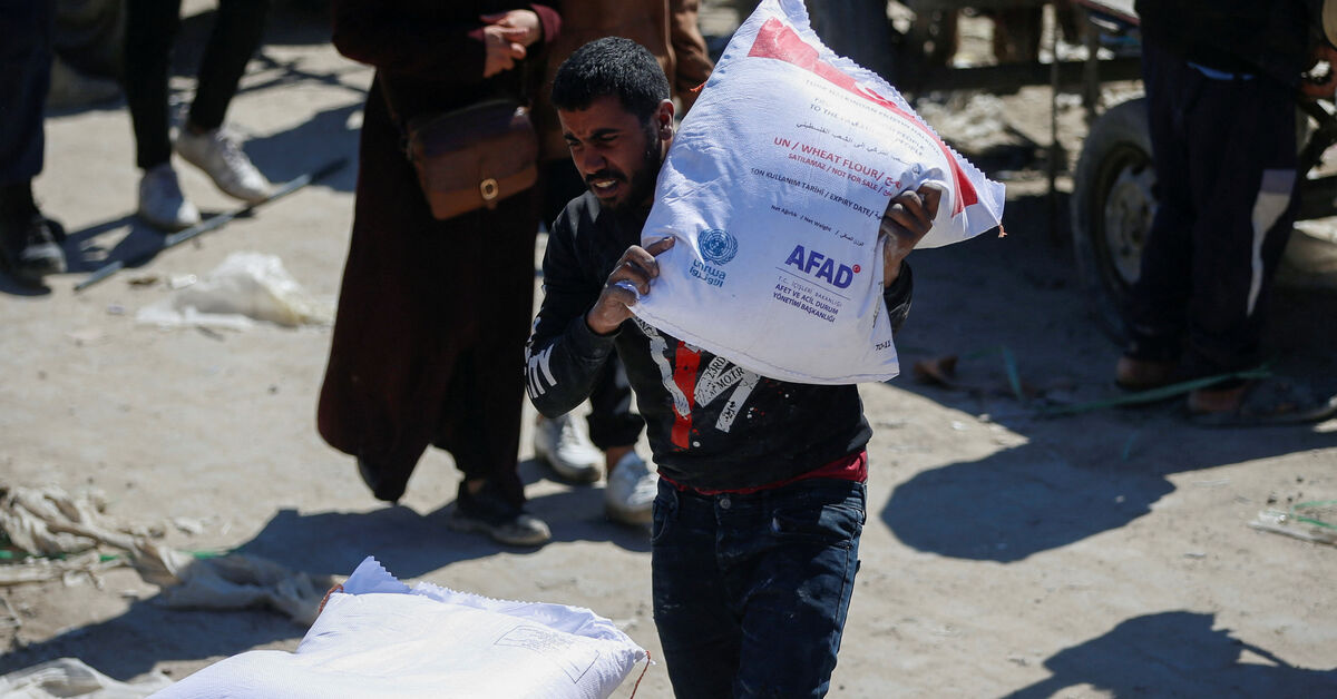 UN Palestinian refugee staff and doctors fainting from hunger in Gaza, says UNRWA