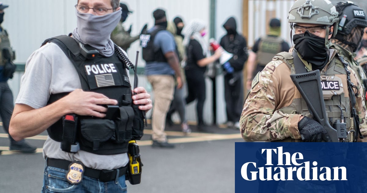 Democratic senators introduce bill to prohibit Ice agents from wearing masks | US immigration