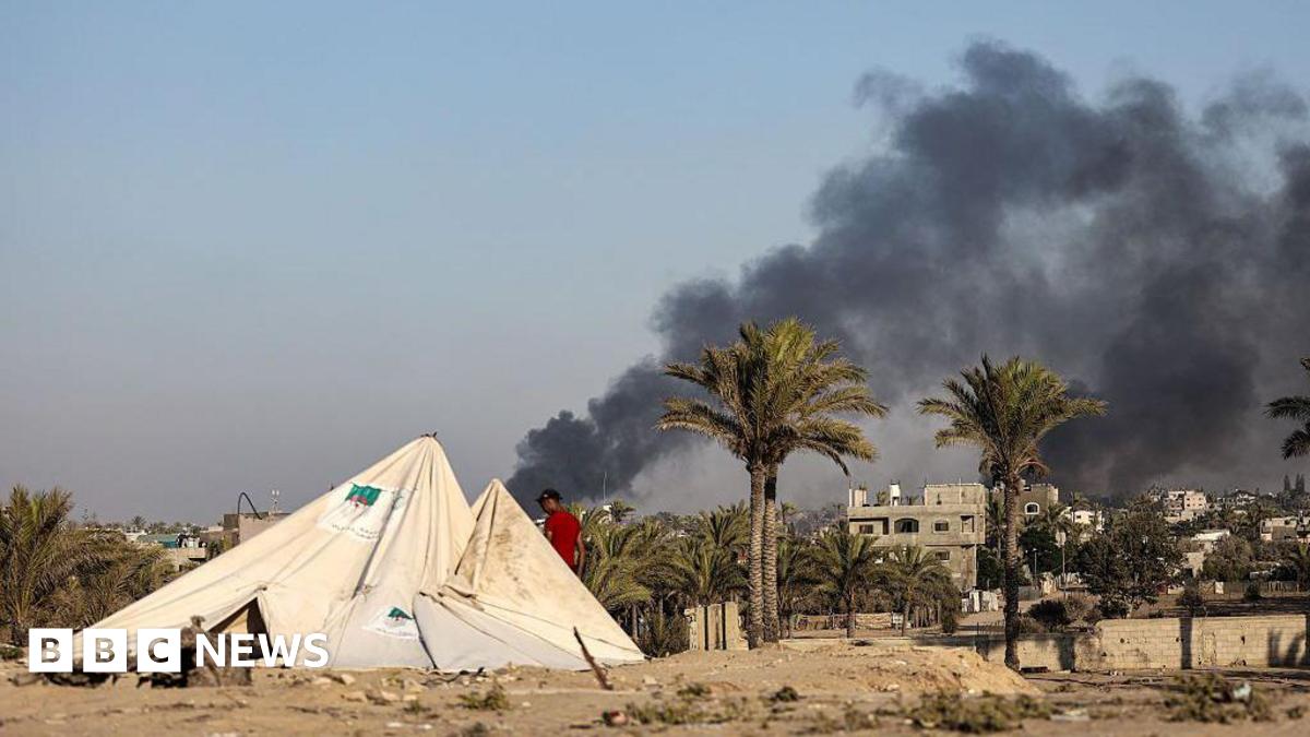 Smoke rises over western Deir al-Balah, central Gaza (21 July 2025)