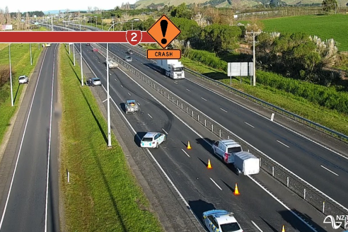 SunLive - Pāpāmoa: SH2 southbound lanes closed after crash