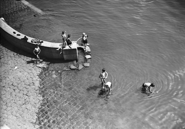 Image: FILES-FRANCE-ENVIRONMENT-WEATHER-LEISURE