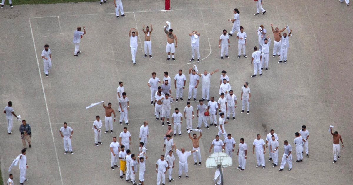 ICE bars immigrants who entered U.S. illegally from getting bond hearings