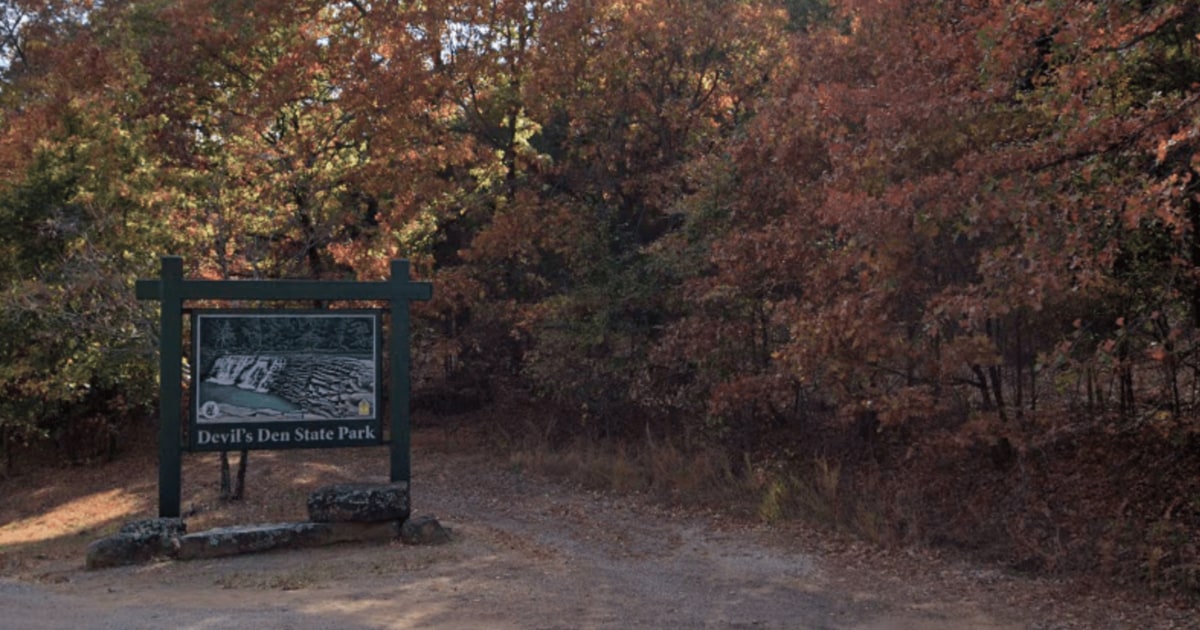 Couple slain while hiking with daughters in Arkansas state park, police say